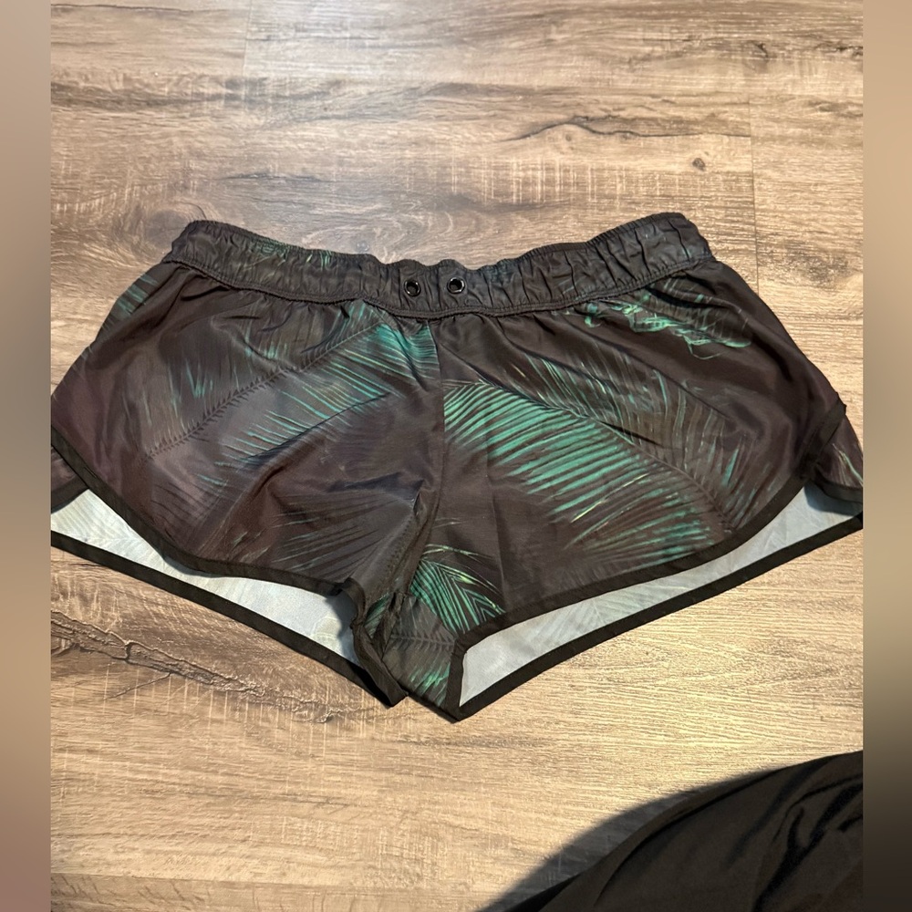 Aeropostale Black and Green Athletic Shorts